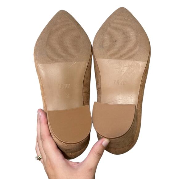 Torrid Pointed Toe Block Heel Pumps NWT Women's Sz 7.5WW Tan Faux Suede Classic - Picture 9 of 10